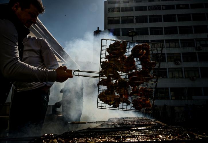 Τσικνοπέμπτη: 13% ακριβότερα τα κρέατα - Τι προτιμούν οι καταναλωτές