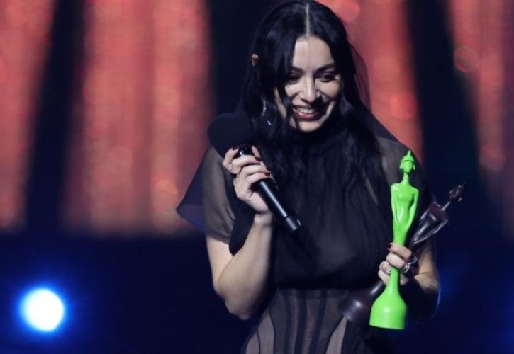 BRIT Awards 2025: Η Charli XCX σάρωσε τα βρετανικά μουσικά βραβεία