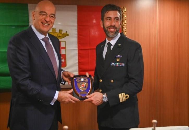 Δένδιας: Επίσκεψη στη φρεγάτα του Πολεμικού Ναυτικού της Ιταλίας Carlo Margottini στο λιμάνι του Πειραιά