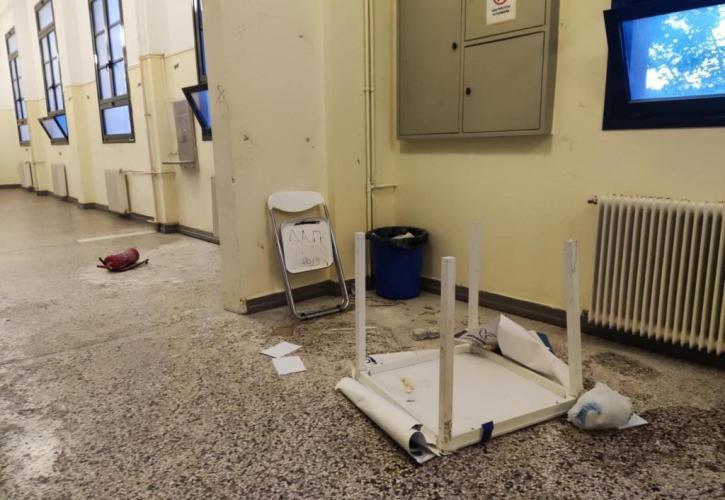 Η επίθεση στη Νομική ξυπνάει εφιάλτες στην κυβέρνηση - Καρφιά Μαρκόπουλου - Η Ζωή υπέρ της φούστας