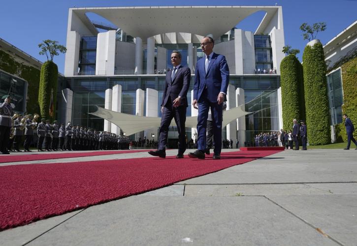 Ολοκληρώθηκαν οι κοινές δηλώσεις Μητσοτάκη - Μερτς