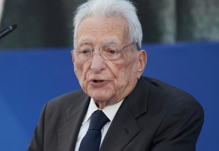 Έφυγε από τη ζωή ο πρέσβης Πέτρος Μολυβιάτης