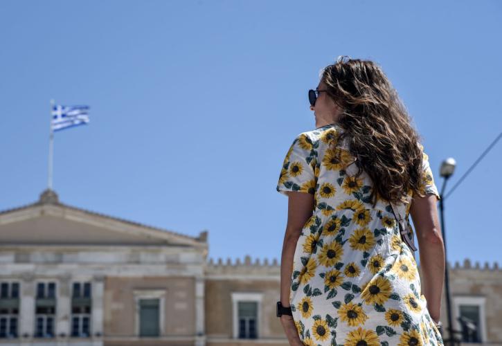 Μισθοί: Πώς διαλέγουν δουλειά οι Έλληνες εργαζόμενοι - Οι «χρυσές» ειδικότητες για το 2025