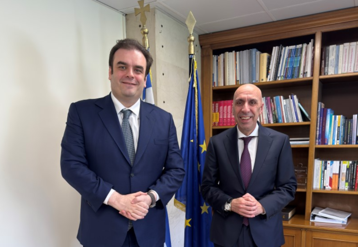 Επενδύσεις, φορολογική σταθερότητα και χρηματοδοτικά εργαλεία στη συνάντηση Μπρατάκου – Πιερρακάκη