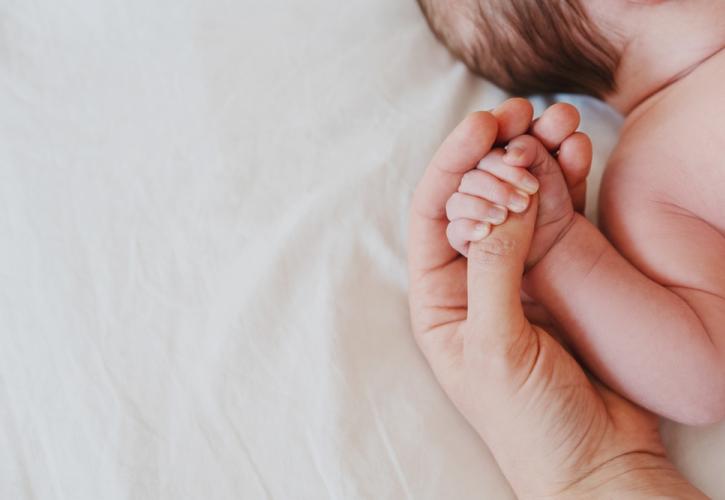 Με μείον 60.000 γεννήσεις κατ’ έτος η Ελλάδα, χρειάζεται περαιτέρω διερεύνηση για το Δημογραφικό