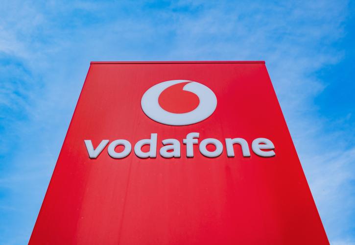 Vodafone: Αύξηση εσόδων 2% και λειτουργικές ζημίες 411 εκατ. ευρώ