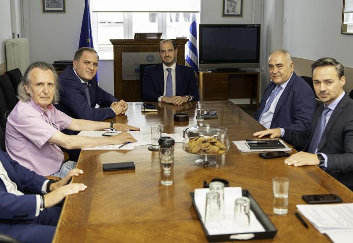 Χατζηθεοδοσίου: Θα βελτιωθεί ο τρόπος φορολόγησης καταστημάτων ψιλικών και περιπτέρων