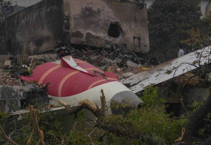 Τουλάχιστον 265 οι νεκροί από το αεροπορικό δυστύχημα στην Ινδία