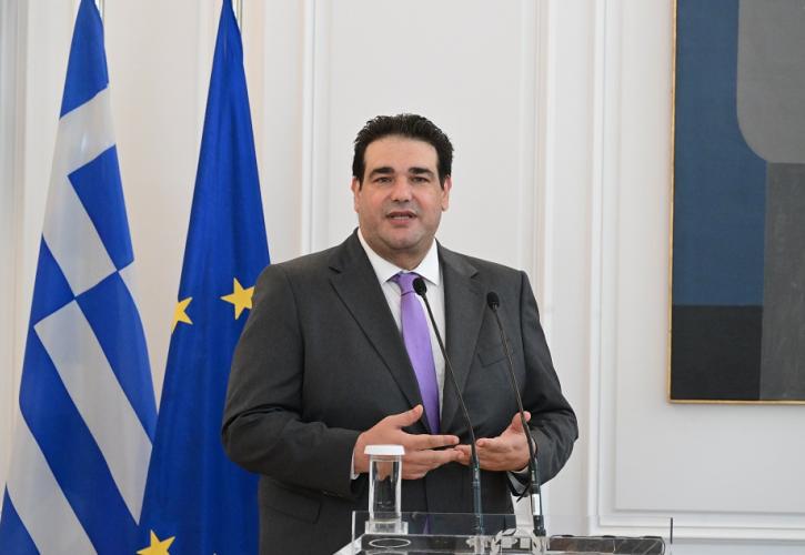 Η παρουσίαση της αξιολόγησης των Δημοσίων Υπηρεσιών - Δείτε live