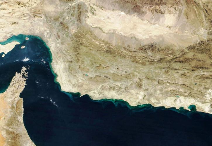 Reuters: Οι Φρουροί της Επανάστασης ανακοίνωσαν αποκλεισμό των στενών του Ορμούζ