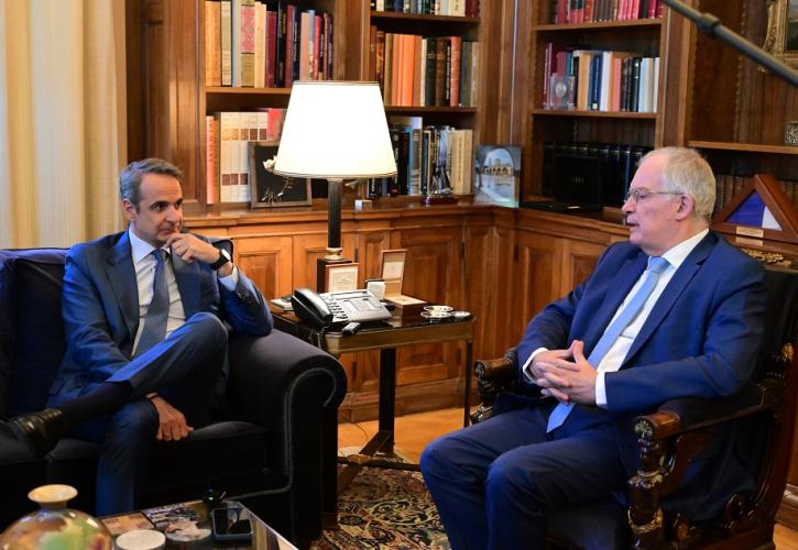 Συνάντηση Μητσοτάκη – Τασούλα: Θα σταλούν πολεμικά πλοία στα χωρικά ύδατα έξω από τη Λιβύη για τις ροές μεταναστών