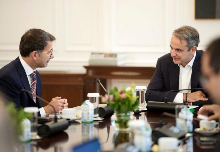Συνάντηση Μητσοτάκη με CCO της Microsoft - Έμφαση στα data centers