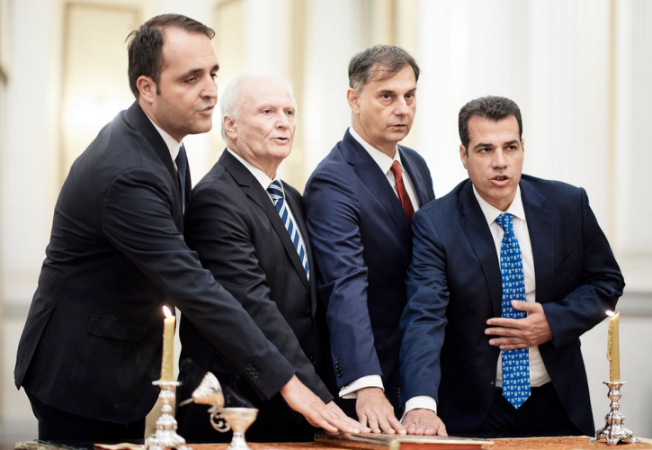 Ορκίστηκαν τα νέα μέλη του κυβερνητικού σχήματος - Συνεδριάζει το υπουργικό συμβούλιο
