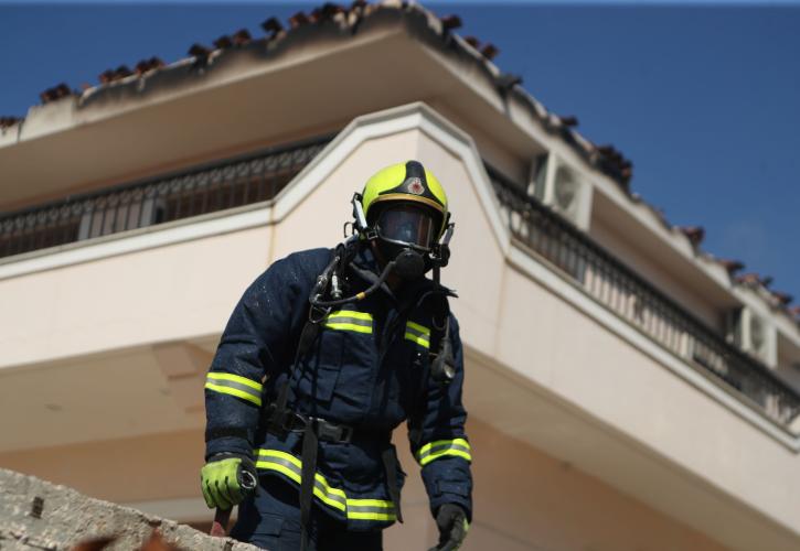 Καίγονται σπίτια στην Παλαιά Φώκαια: Διακοπή κυκλοφορίας και 40 απεγκλωβισμοί - Διαδοχικές εκκενώσεις