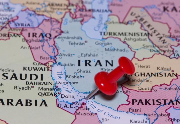 Σε «αδράνεια» η ναυσιπλοΐα στον Περσικό – Εκτίναξη ναύλων και ασφαλίστρων