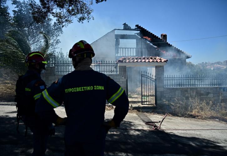Βελτιωμένη εικόνα της πυρκαγιάς στο Κορωπί: Κάηκαν σπίτια - Εκκενώθηκαν 3 οικισμοί