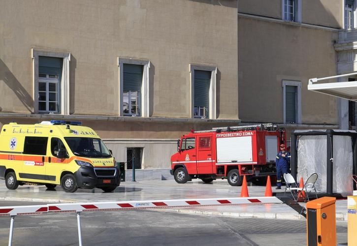 Βουλή: Λήξη συναγερμού για τον ύποπτο φάκελο από τη Ρωσία με παραλήπτη τον πρωθυπουργό