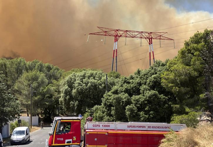 Γαλλία: Σε πύρινο κλοιό η Μασσαλία - Έχουν καεί 7.000 στρέμματα δάσους