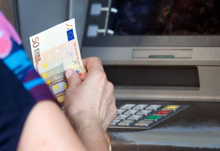 Tο τέλος στα «τέλη» - Στη Γερμανία «ακούνε» Στουρνάρα - Ο ρόλος των κυβερνήσεων στα τραπεζικά deals