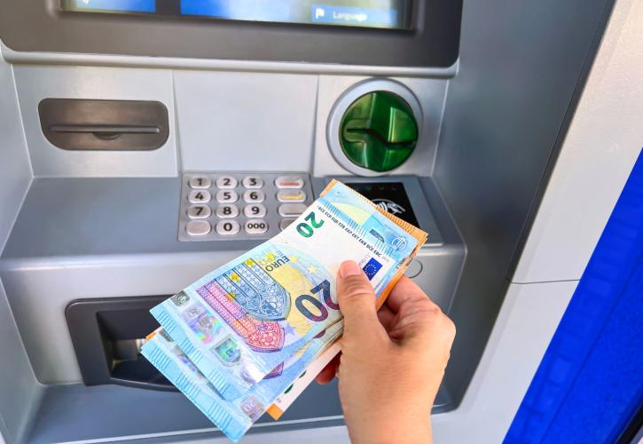 Το φρένο στις χρεώσεις των ΑΤΜ - Πιο νωρίς μηδενίζει η Attica Bank - Πόλεμος στην υγεία