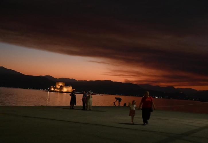 Βελτιωμένη η εικόνα της πυρκαγιάς στον Φενεό Κορινθίας