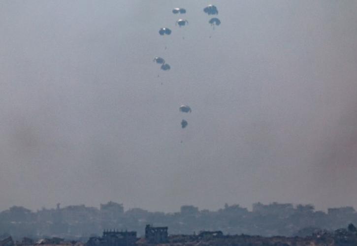 Γάζα: Αεροσκάφη της Ιορδανίας και των ΗΑΕ έριξαν 25 τόνους βοήθειας