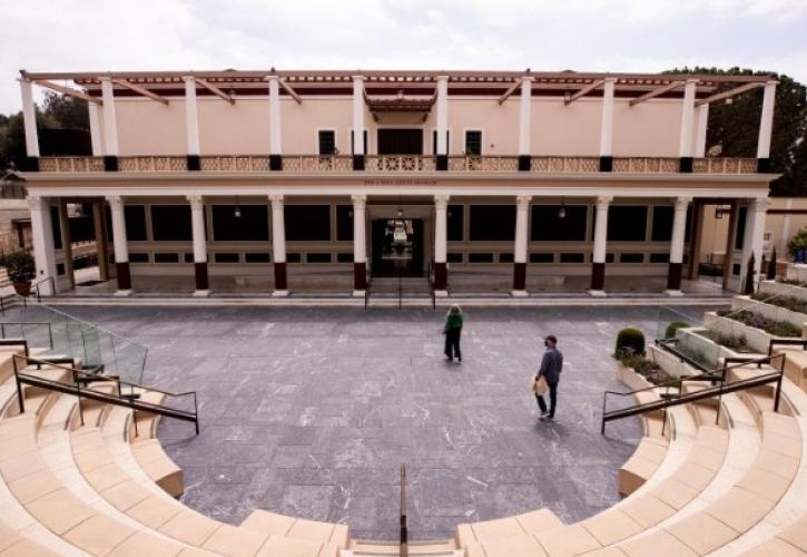 Άνοιξε για το κοινό μετά από αποκατάσταση των ζημιών από τις πυρκαγιές η Βίλα Γκέτι