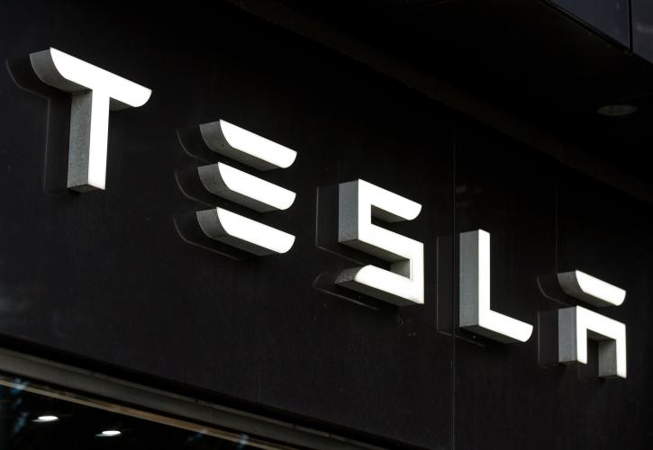 Tesla: Πτώση 14% στις παραδόσεις οχημάτων το β' τρίμηνο