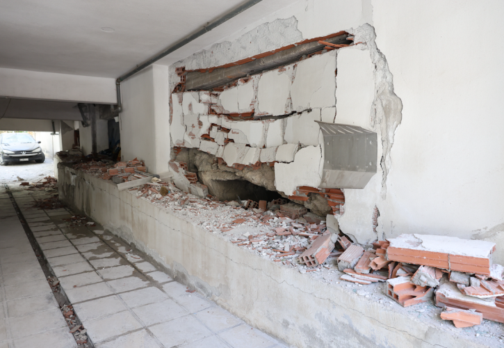 Έκρηξη σε πολυκατοικία στη Θεσσαλονίκη - Συνεχίζονται οι έρευνες