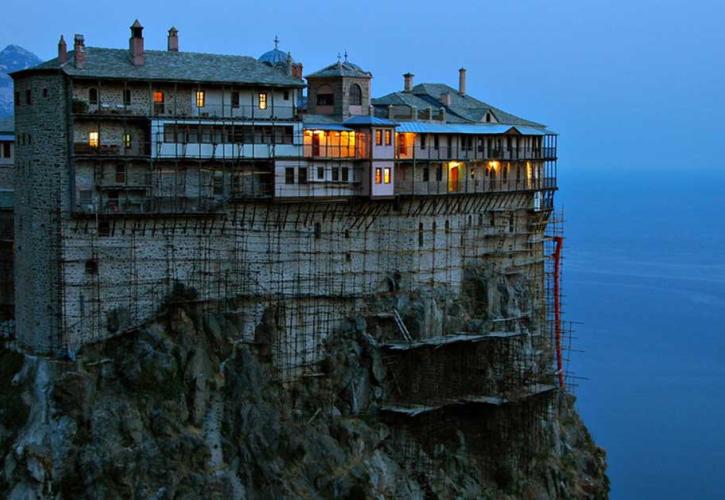 Στο Άγιο Όρος ο Κυριάκος - Ο Νικήτας στριμώχνει την αντιπολίτευση - Τελικά το ΠΑΣΟΚ υποψιαζόταν, ή ήξερε;