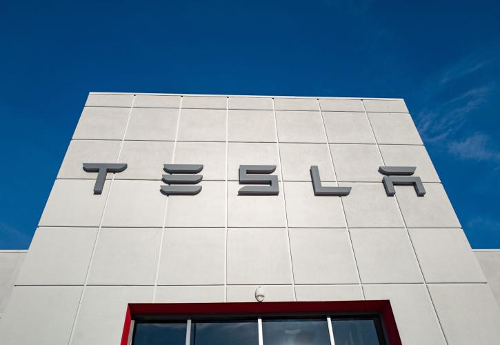 «Βουτιά» 8% της Tesla μετά την είδηση ότι ο Μασκ ιδρύει κόμμα