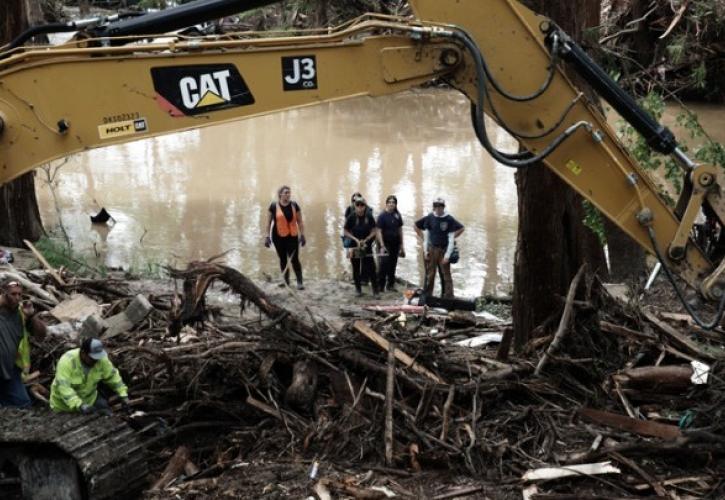 Ξεπέρασαν τους 100 οι νεκροί στις πλημμύρες στο Τέξας