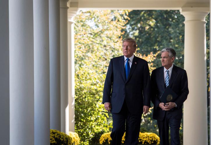 «Ναι μεν, αλλά» από Τραμπ για «καρατόμηση» Πάουελ