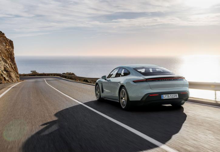 Η Porsche εγκαταλείπει τα σχέδια παραγωγής μπαταριών για EV