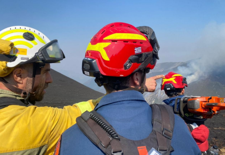 Με δασοκομάντος και Canadair η Ελλάδα στις μεγάλες πυρκαγιές σε Ισπανία - Πορτογαλία