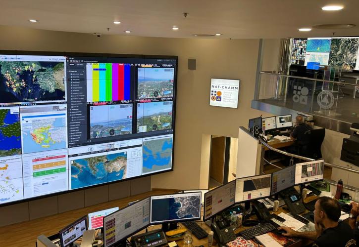 Μπαίνοντας μέσα στο War Room της Πολιτικής Προστασίας