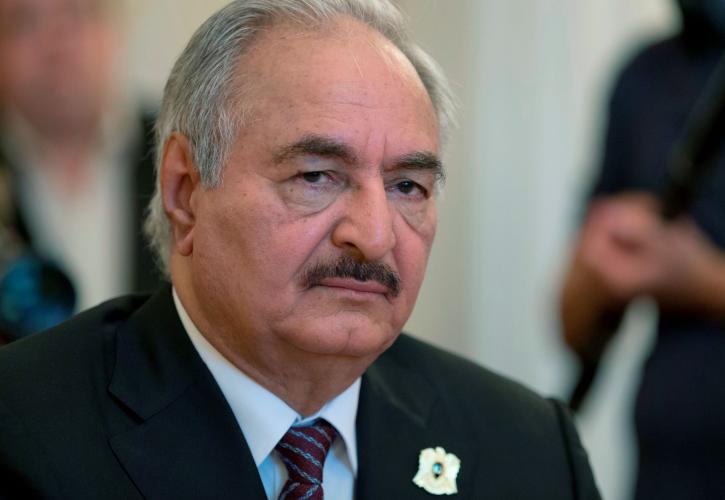 Bloomberg: Ο Χαφτάρ ανοίγει τον δρόμο για τουρκικές έρευνες μεταξύ Λιβύης και Κρήτης