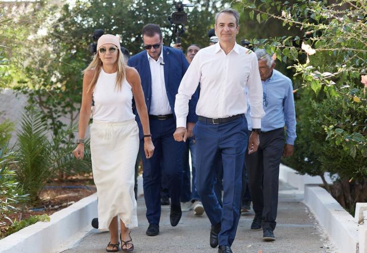 Το μήνυμα Μητσοτάκη, η ξενάγηση από τον Βαρθολομαίο και ο τελευταίος σταθμός για Χαρδαλιά
