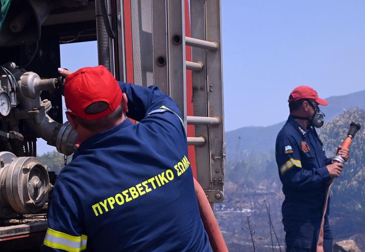 Φωτιά στην Πεντέλη - Συναγερμός στην Πυροσβεστική