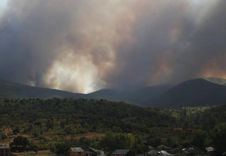Ισπανία: Πάνω από 1.000 άνθρωποι απομακρύνθηκαν εσπευσμένα λόγω των πυρκαγιών