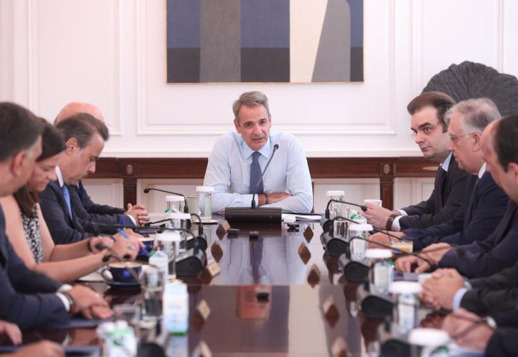 Μητσοτάκης: 12 παρεμβάσεις κατά της γραφειοκρατίας - Έμφαση σε ανάπτυξη και επιχειρήσεις