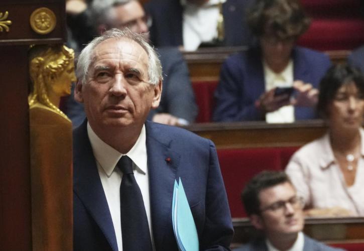 Γαλλία: Νέο πολιτικό κεφάλαιο με απρόβλεπτες διαστάσεις - Το δημόσιο χρέος και οι κοινωνικές ρωγμές