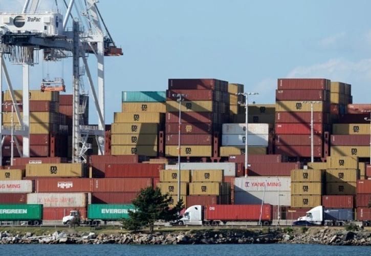Ναυτιλία: Κατρακυλούν τα ναύλα των εμπορευματοκιβωτίων