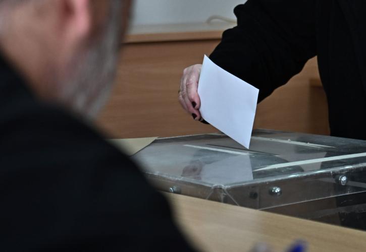 Δημοσκόπηση MRB: Ευρύ προβάδισμα για ΝΔ - «Θρίλερ» στη 2η θέση