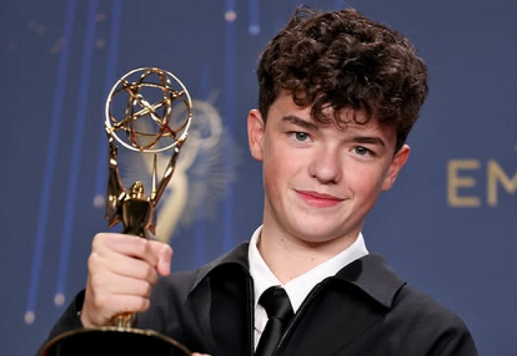 Emmys 2025: Ο 15χρονος Όουεν Κούπερ του «Adolescence» έγινε ο νεότερος νικητής βραβείου