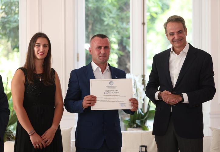 Τιμητική πολιτογράφηση για τον Γκόγκα Λεβιάν που βούτηξε στον Άραχθο για να σώσει δύο παιδιά