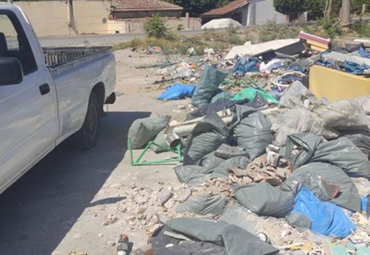 Θεσσαλονίκη: Σύλληψη τριών ατόμων που πετούσαν μπάζα σε υπαίθριο χώρο