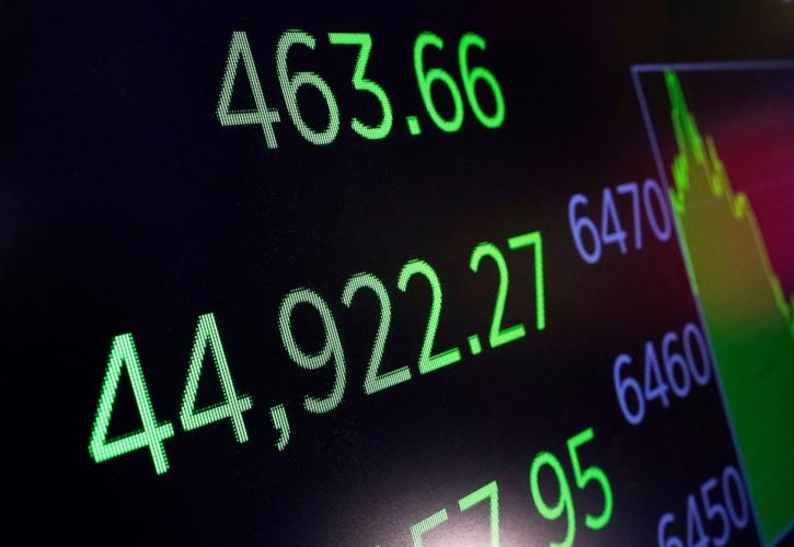 Ρεκόρ στη Wall Street με τεχνολογική στήριξη και ώθηση από Fed