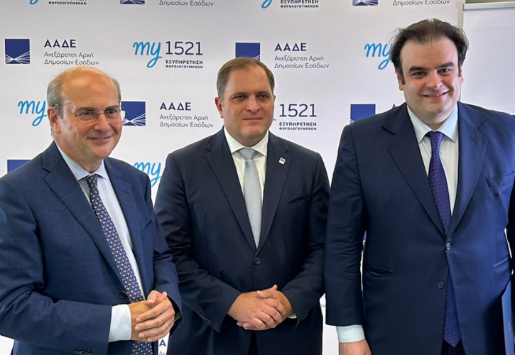 Χατζηδάκης για 1521: Άμεση επαφή, καλύτερη εξυπηρέτηση για τους φορολογούμενους