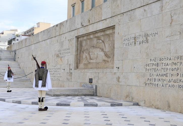 Πόλεμος ανακοινώσεων ΥΠΕΘΑ - Δούκα για το Μνημείο του Αγνώστου Στρατιώτη